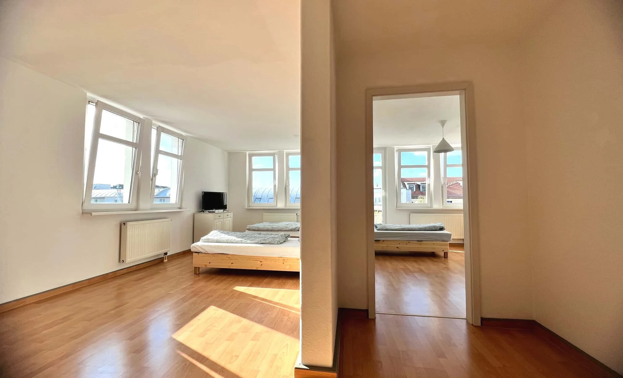 Wohnzimmer im möblierten Apartment Leipzig Plagwitz 1 mit Einzelbetten